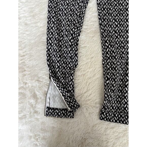Lysse women's sz. M blk & white design bottom zipper pants. Pretty, comfortable - Picture 4 of 16
